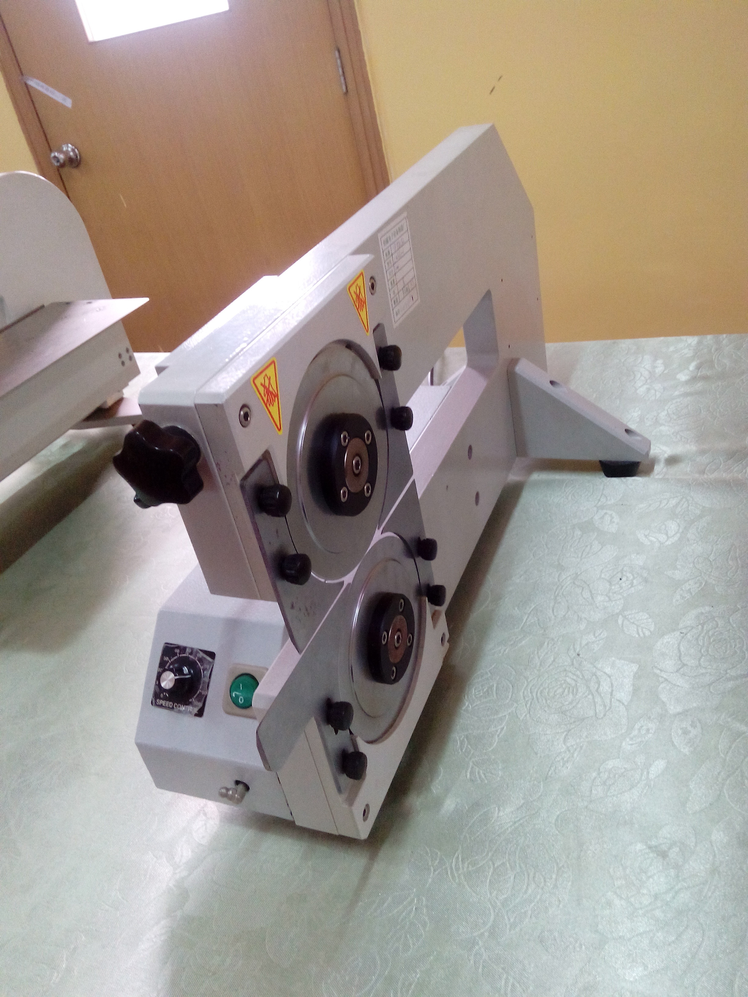 Hand Push Pcb Depaneling Machine With Two Circular Blades of PCB Depaneling